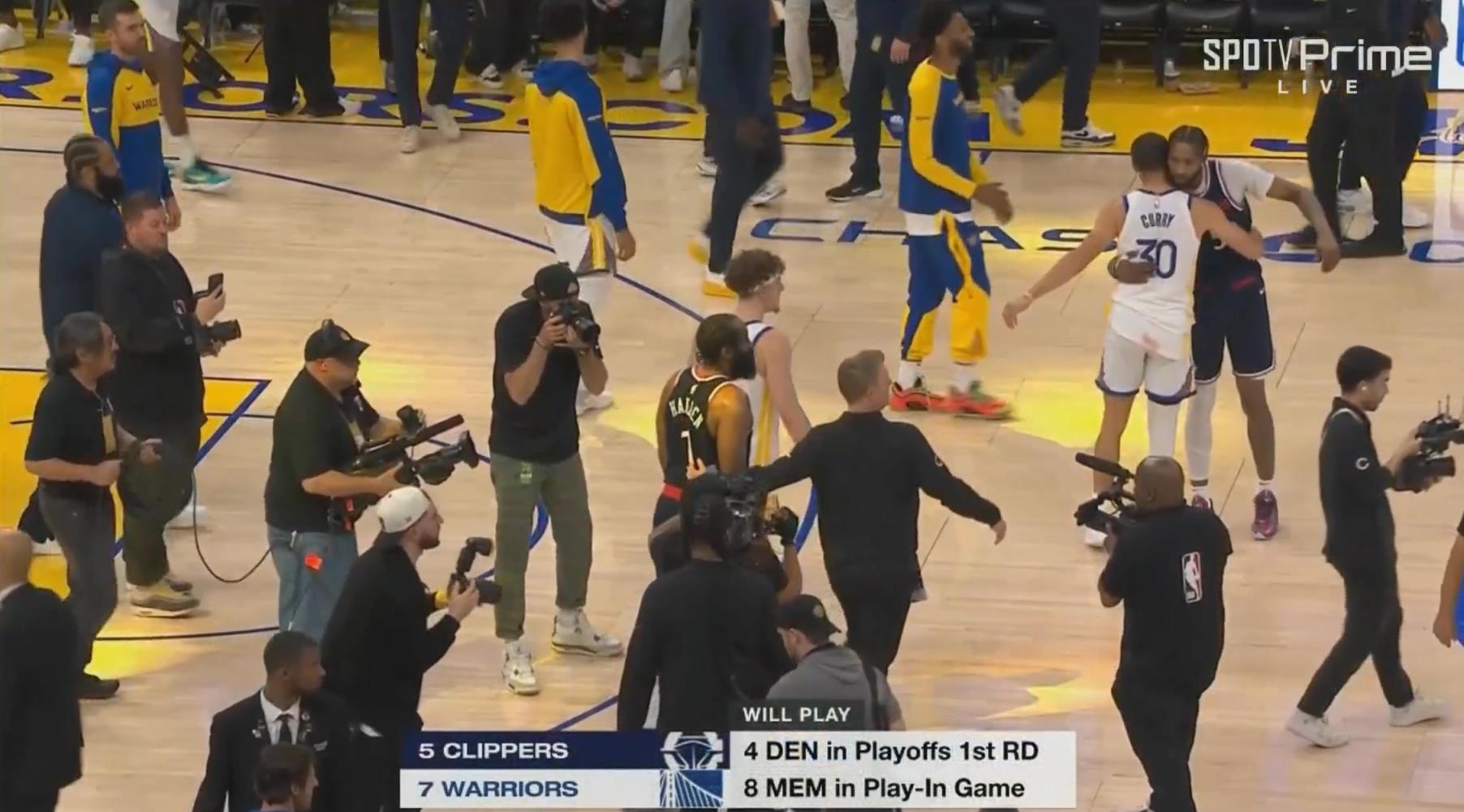 加時(shí)賽12分無解表現(xiàn)率隊(duì)獲勝！哈登賽后臉上笑容藏不住呀