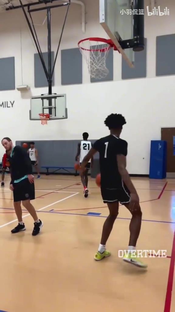 地表最強身體素質？阿門扣籃簡直就像直升機起飛一樣！