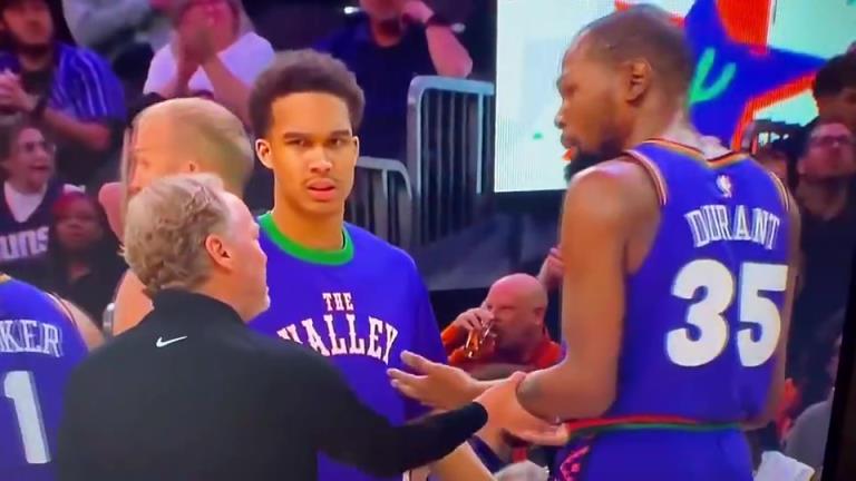 下課導火索？主帥布登此前抓住KD手臂要說什么，被一把甩開！