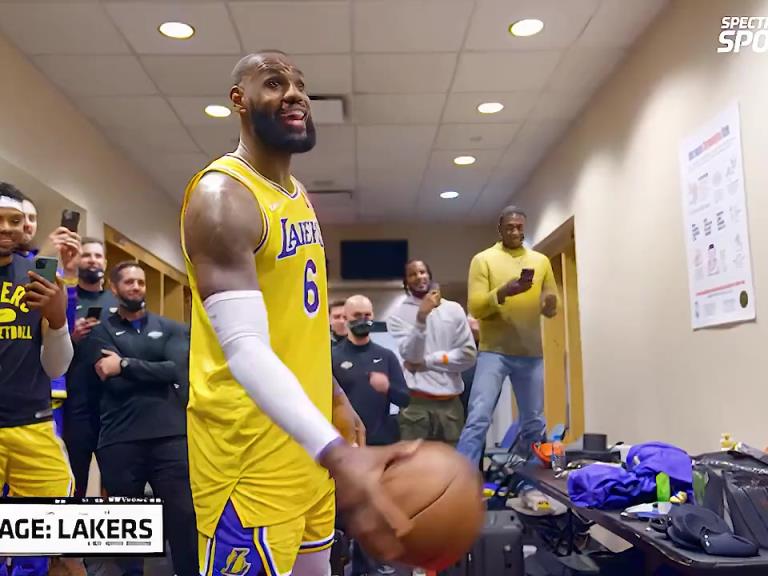 里弗斯絕殺之后湖人隊(duì)的更衣室氛圍，簡直不要太和諧！！