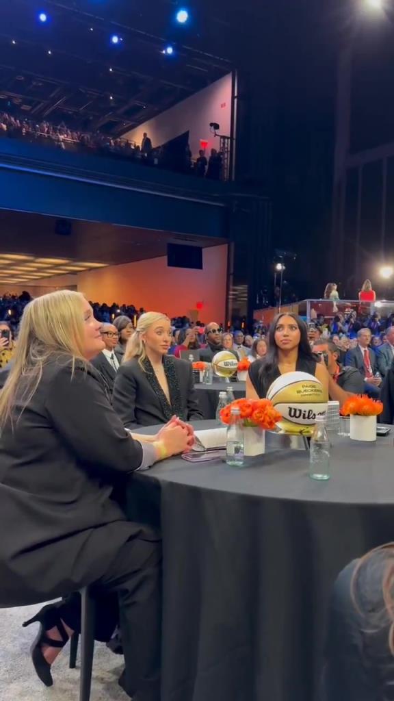 今天這穿搭，差點(diǎn)沒認(rèn)出來！佩奇-布克斯當(dāng)選WNBA狀元后十分淡定